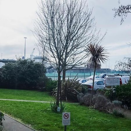 1-Bed Flat In Ocean Village Southampton Exterior photo