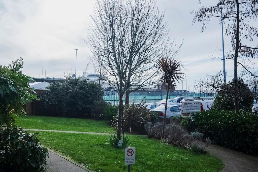 1-Bed Flat In Ocean Village Southampton Exterior photo