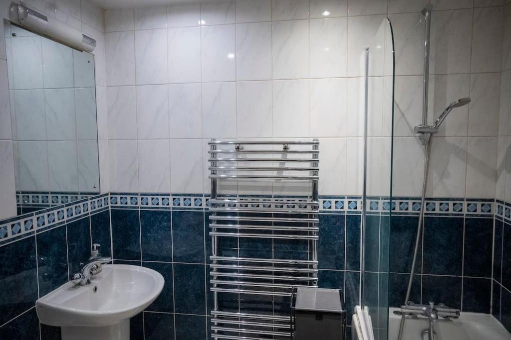 1-Bed Flat In Ocean Village Southampton Exterior photo
